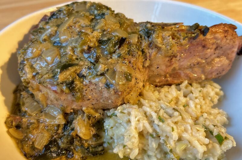 Thick-Cut Pork Chops in Linty Poblano Sauce